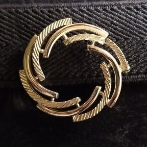 Large vintage Sarah Coventry broach/pin silver